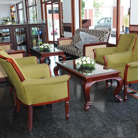 Vijayapark Hotel Kaduturutti Extérieur photo