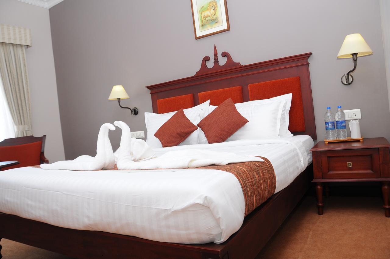Vijayapark Hotel Kaduturutti Extérieur photo