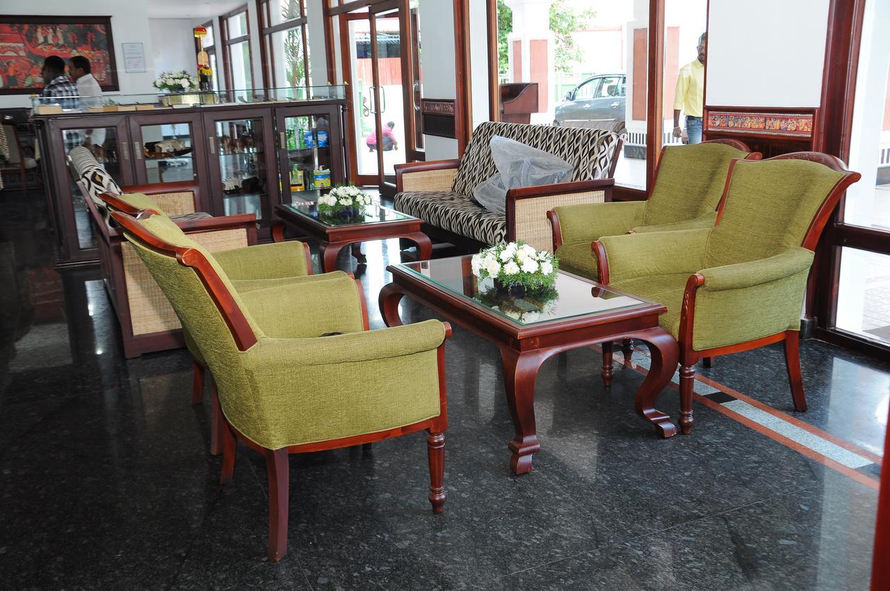 Vijayapark Hotel Kaduturutti Extérieur photo